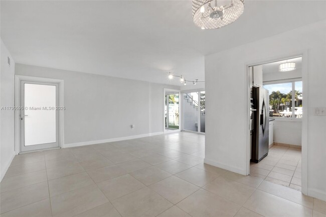 Building Photo - 180 Isle of Venice Dr