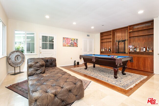 Building Photo - 1117 Roscomare Rd