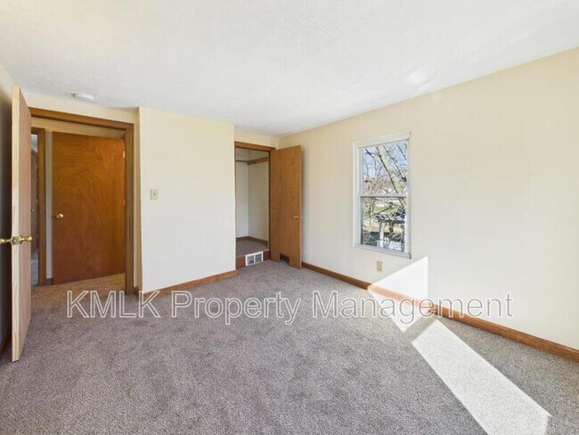 Building Photo - 444 7th St