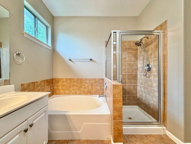 Building Photo - 3300 Forest Creek Dr