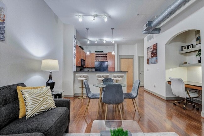 Building Photo - 1901 Post Oak Blvd