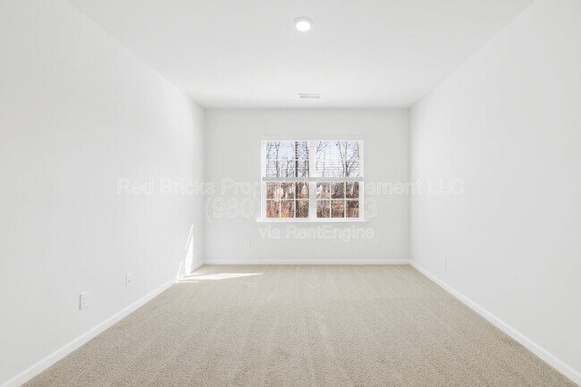 Building Photo - 1312 Secrest Cmns Dr