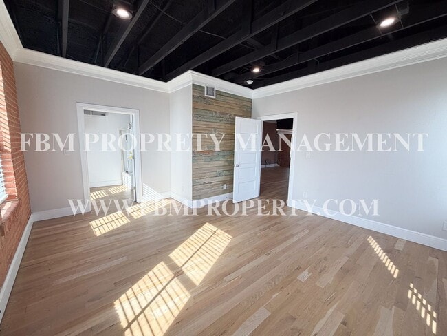 Building Photo - Ennis &amp; Dallas (Lofts) / 3SM Group - NF