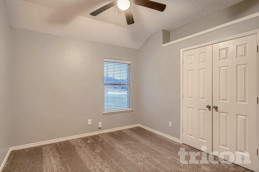 Building Photo - 2021 Cantura Dr