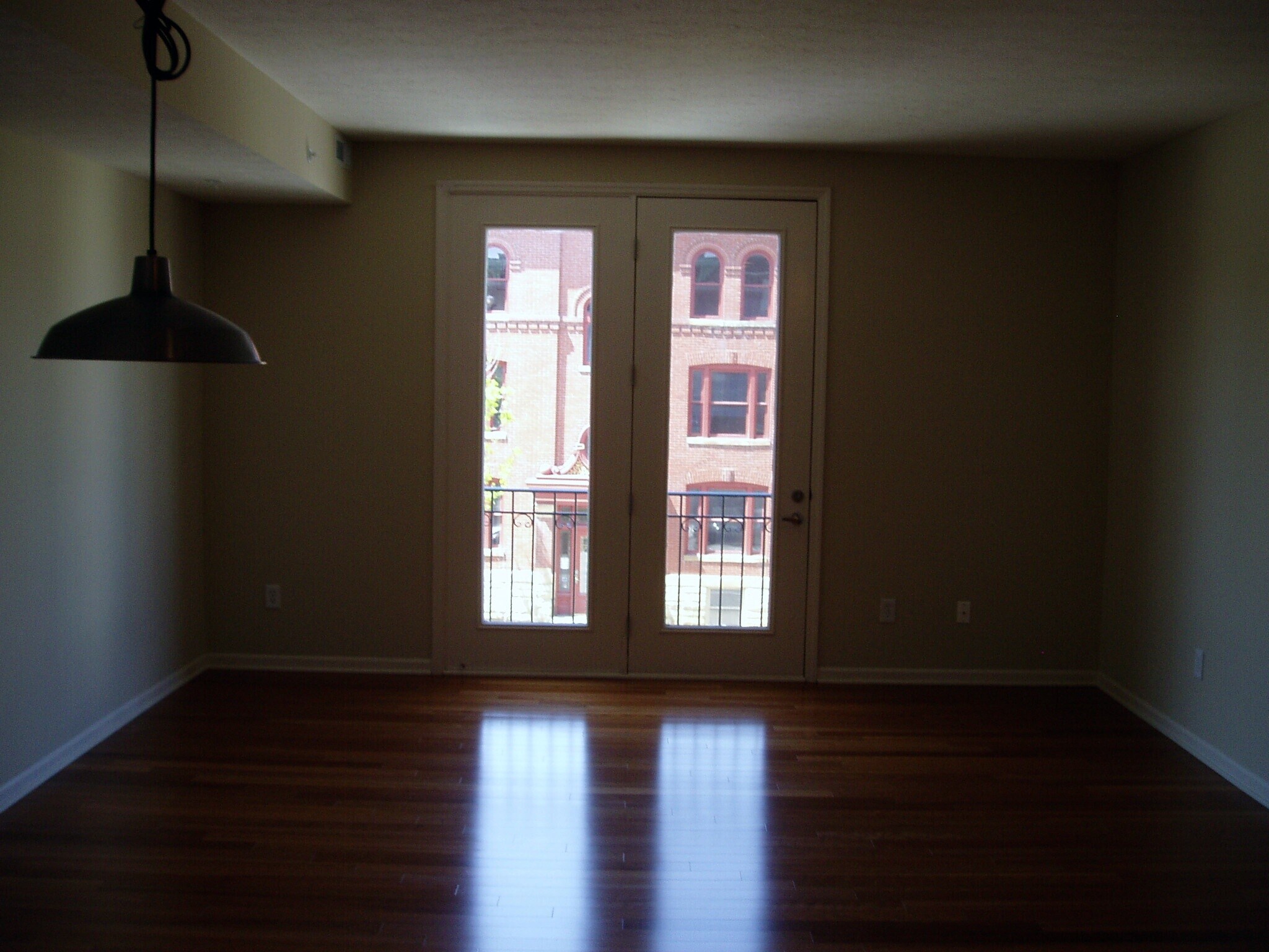 Building Photo - 332 S 3rd St