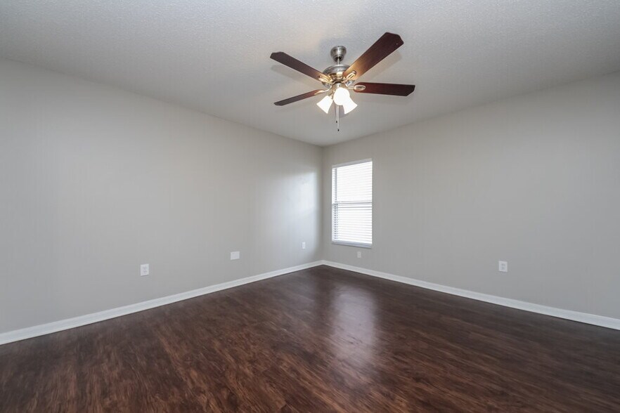 Building Photo - 221 Owenshire Cir