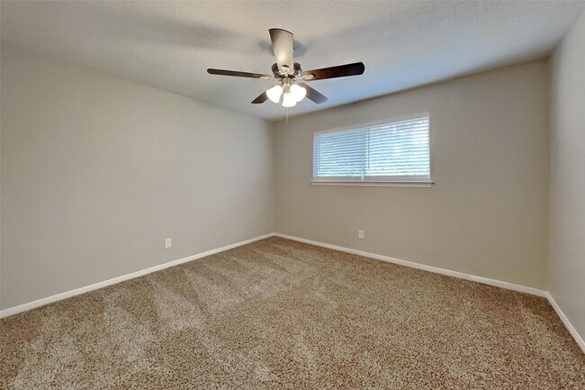 Building Photo - 12127 Rocky Lake Dr