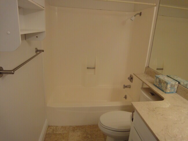 Building Photo - 613 Cedar Pl