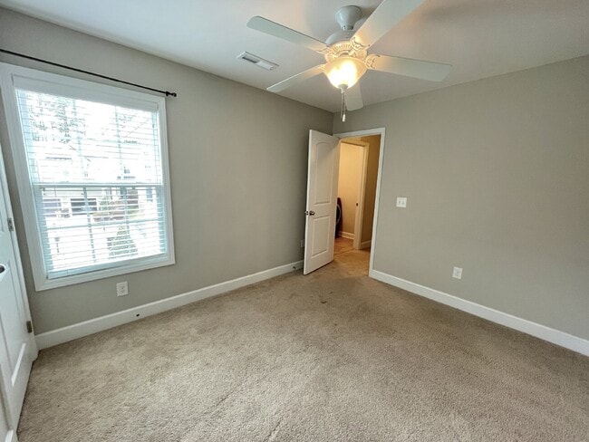 Building Photo - 3 bed, 2.5 bath Nest with Bonus Room in Anderson Creek