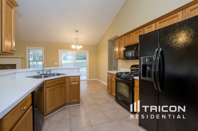 Building Photo - 8140 River Hill Commons Dr