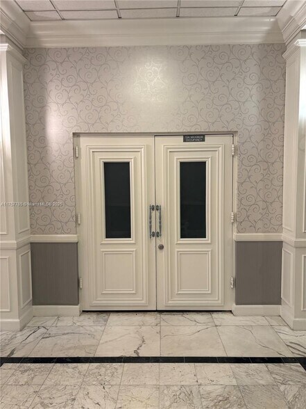 Building Photo - 3800 S Ocean Dr