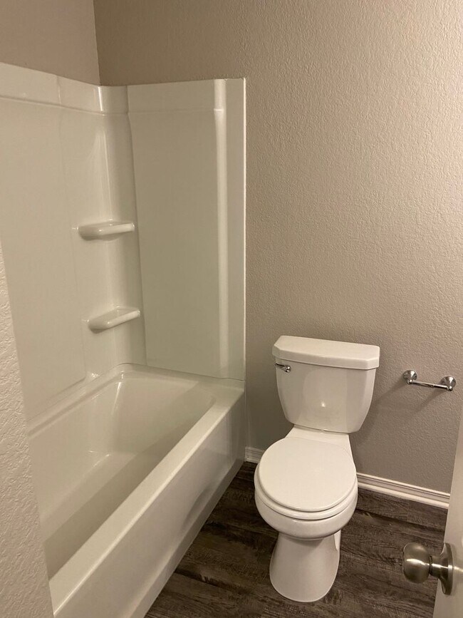 Building Photo - Pre-Leasing Now! Modern Three Bedroom | Two Bath Home in Conrad Court