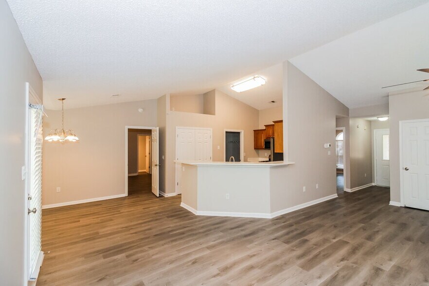 Building Photo - 8153 Green Valley Cove