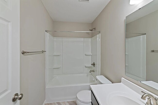 Building Photo - Trendy Newer-Build 3BR Craftsman with Loft, Patio & Attached Garage in Cincinnati