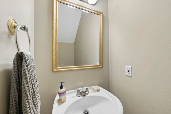 Building Photo - 9429 Shallcross Way