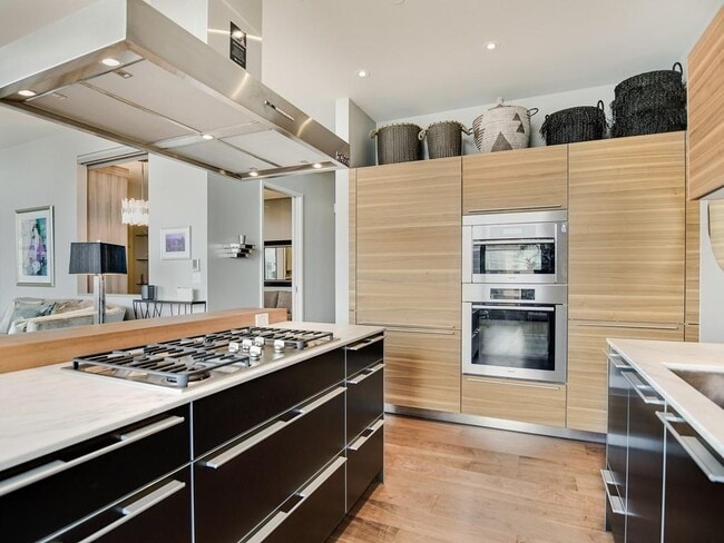 Building Photo - 210 Lavaca St