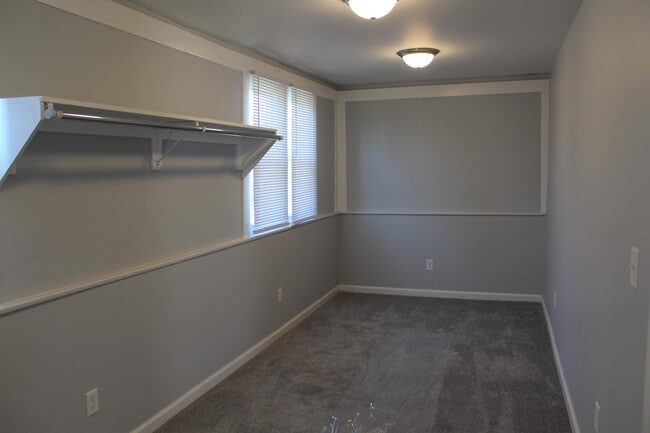 Building Photo - 531 E Gates St