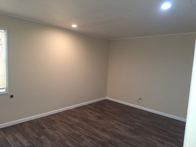Building Photo - 411 Kibbie St