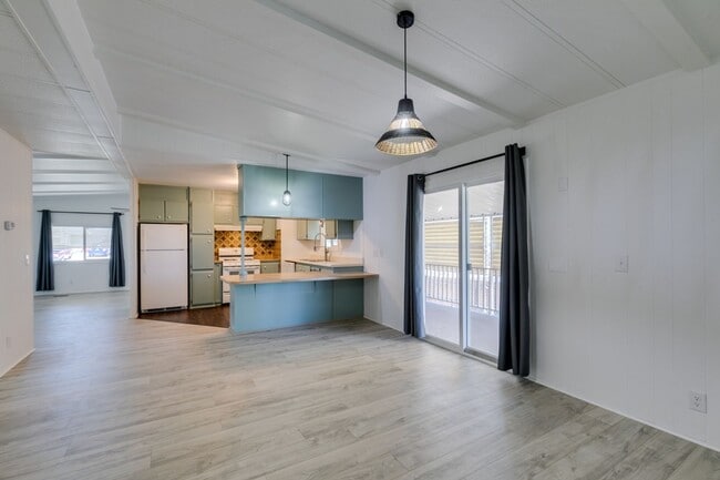 Building Photo - Beautifully Remodeled Boulder City Home with Spacious Backyard Retreat