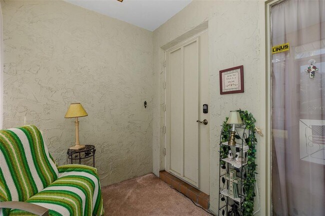 Building Photo - 8015 San Fernando Dr