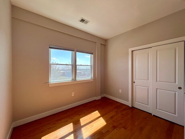 Building Photo - 1353 Adams St NE