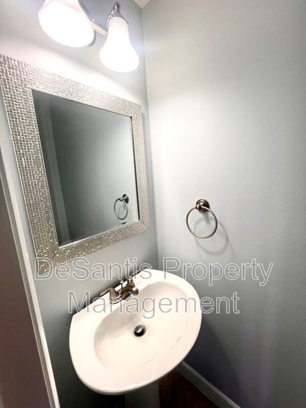 Building Photo - 406 Bonnie Brae Dr