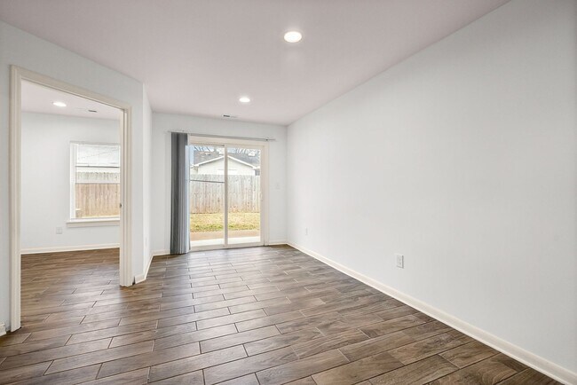 Building Photo - Spacious Rental Minutes from Downtown Nashville!