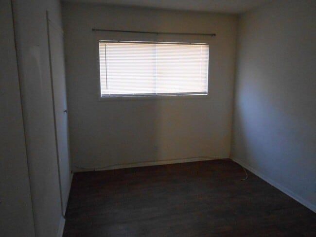 Building Photo - 2nd Floor 2 bedroom Condo Near 95/Torrey Pines