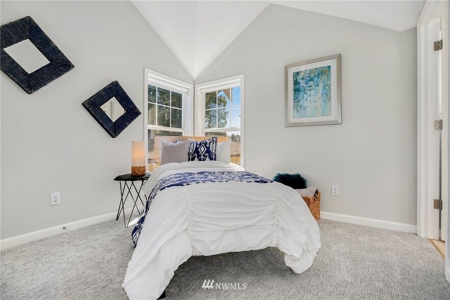 Building Photo - 3619 Phinney Ave N