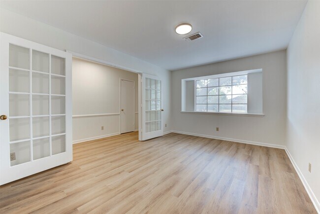 Building Photo - 3218 Crestdale Dr