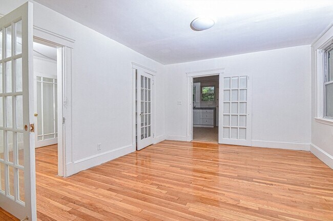 Building Photo - 19 Ronan St