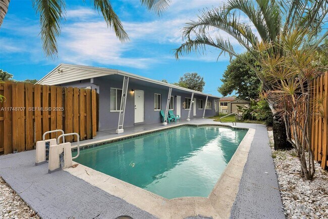 Building Photo - 1120 SW 30th St