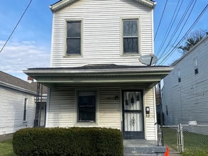 Building Photo - 2539 Bank St