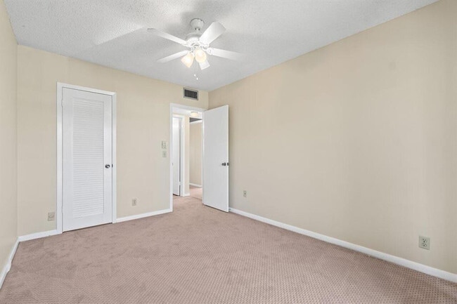 Building Photo - 417 Mansfield I