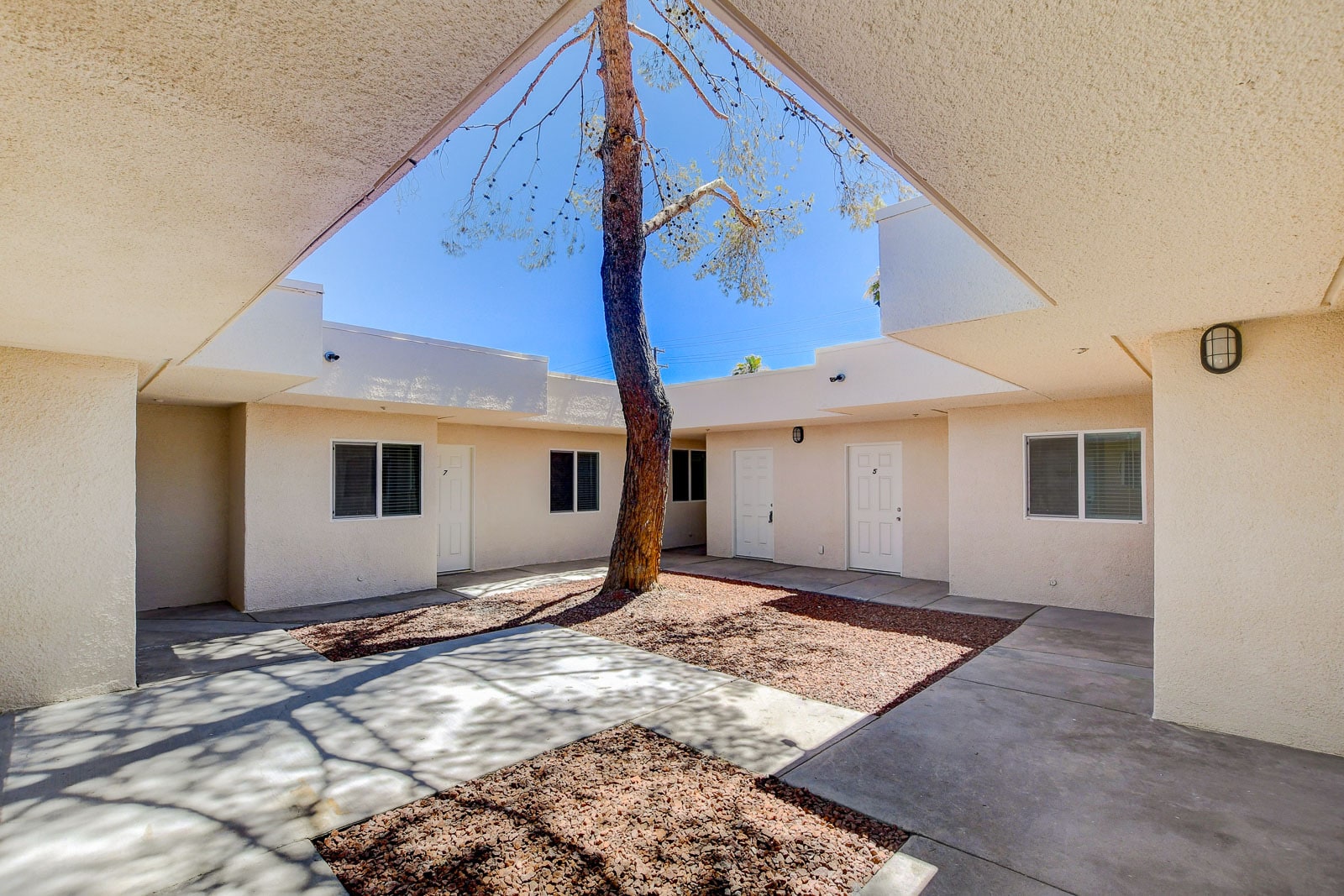 Building Photo - 405 S 10th St