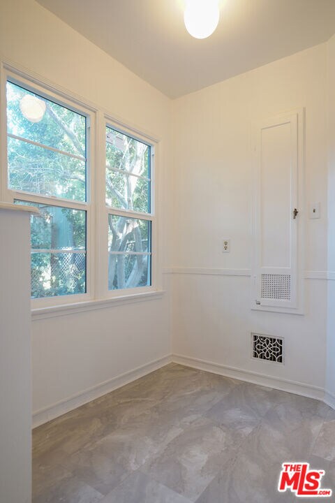 Building Photo - 4164 Stansbury Ave