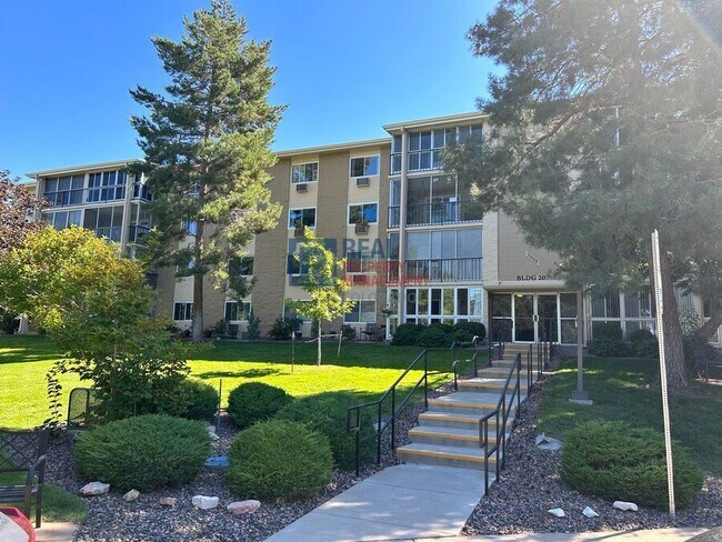 Building Photo - 3022 S Wheeling Way