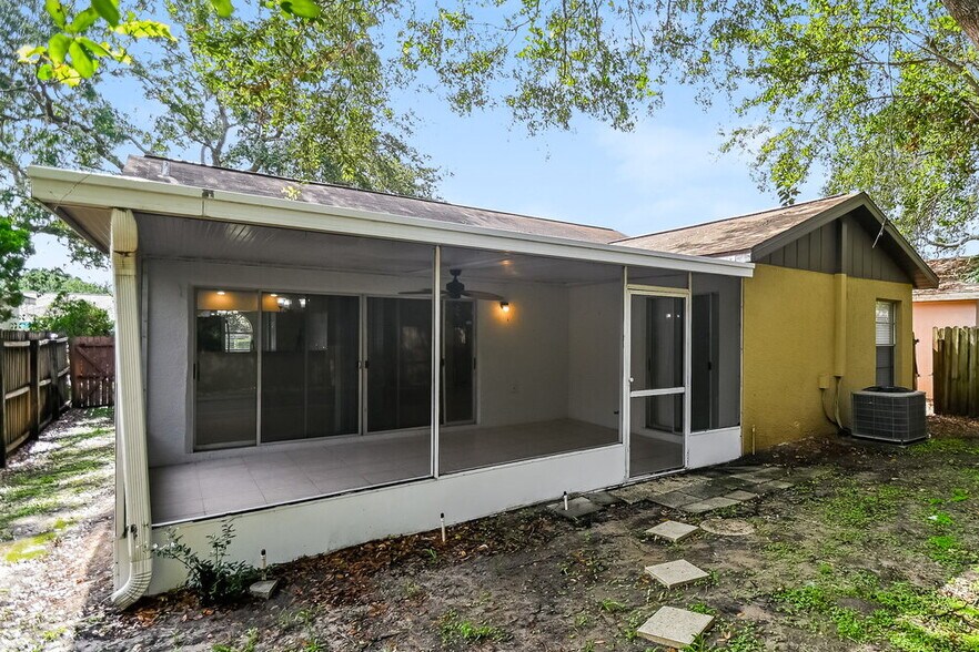 Building Photo - 13656 Laraway Dr