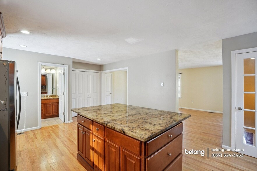 Building Photo - 127 Centre St