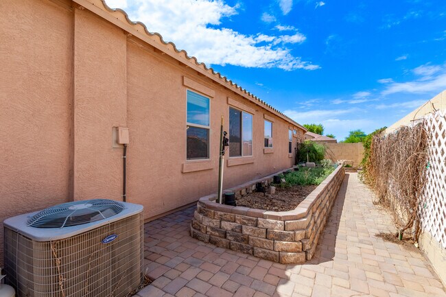 Building Photo - 729 W Silver Reef Dr
