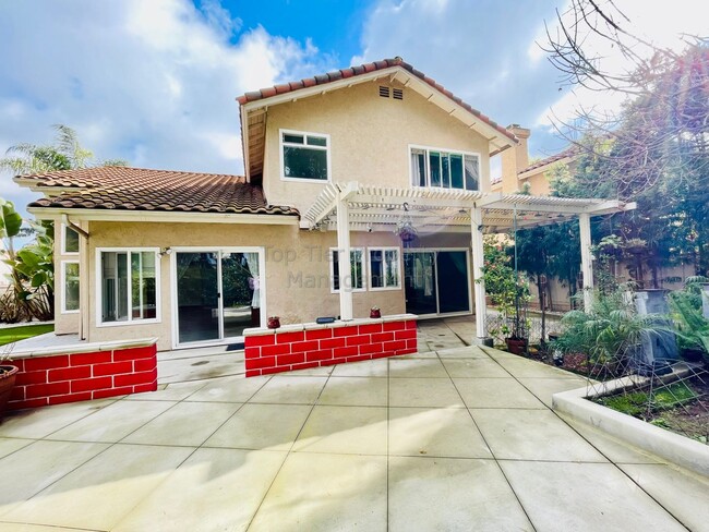 Building Photo - ***4 bed / 2.5 bath / 2,067 sqft House in ...