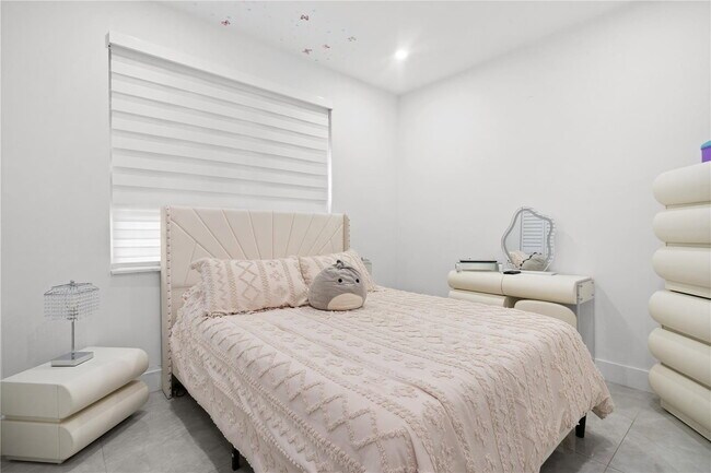 Building Photo - Southwest 150th Court, Miami, FL 33185 - 4 BR 2 BA single-family home