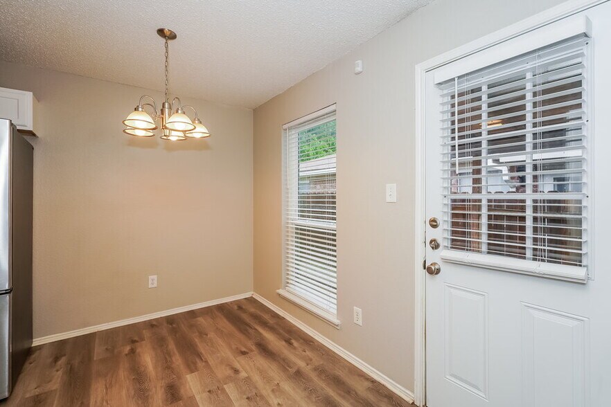 Building Photo - 556 Blue Haze Dr