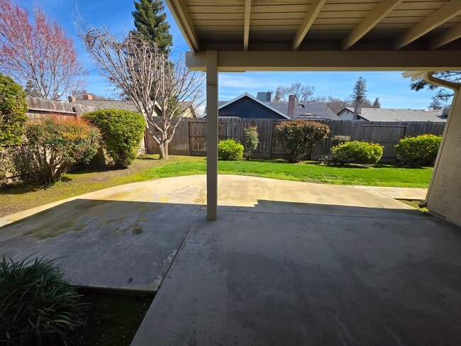 Building Photo - 444 N Tommy St