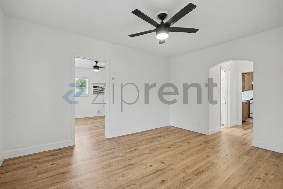 Building Photo - Unit