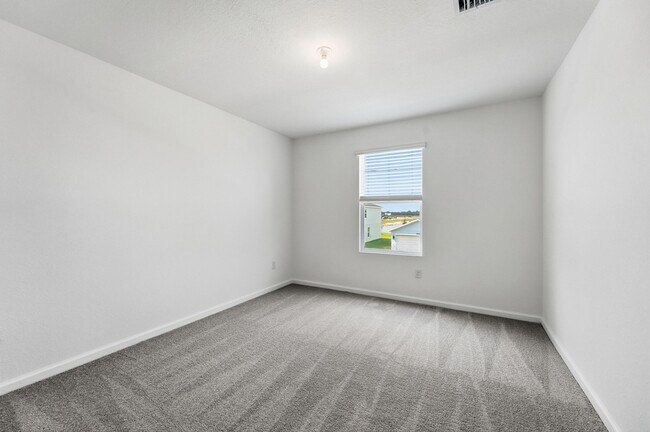 Building Photo - 10461 NW Suncrest Lp