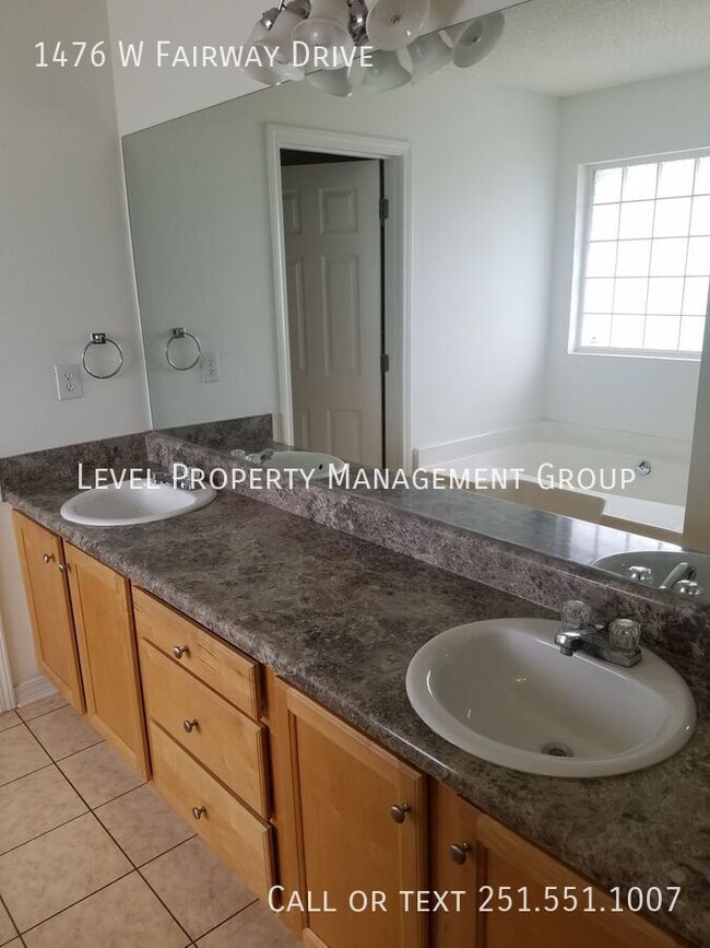 Building Photo - 1476 W Fairway Dr