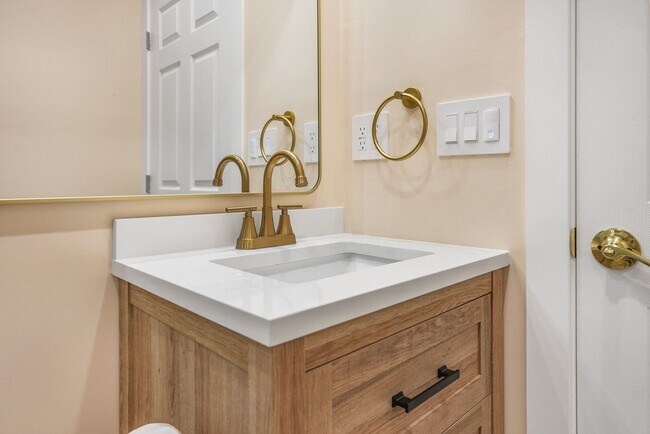 Building Photo - 11554 Arminta St