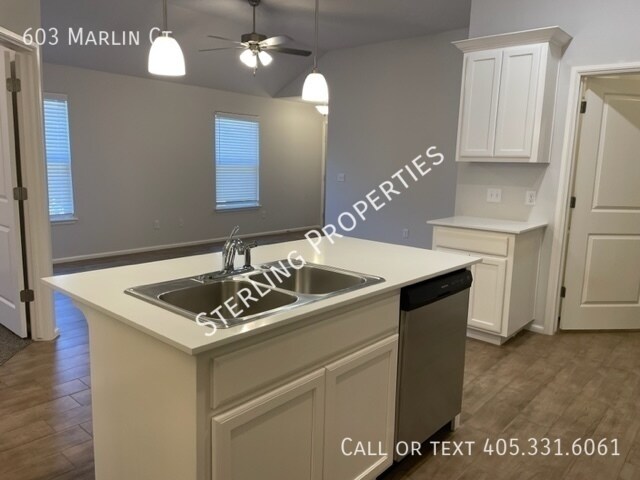 Building Photo - 603 Marlin Ct