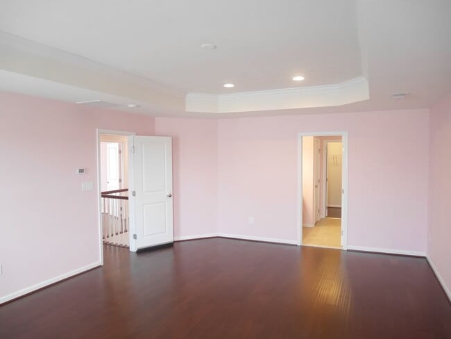 Building Photo - Elegant 4-Bedroom Single-Family Home with ...